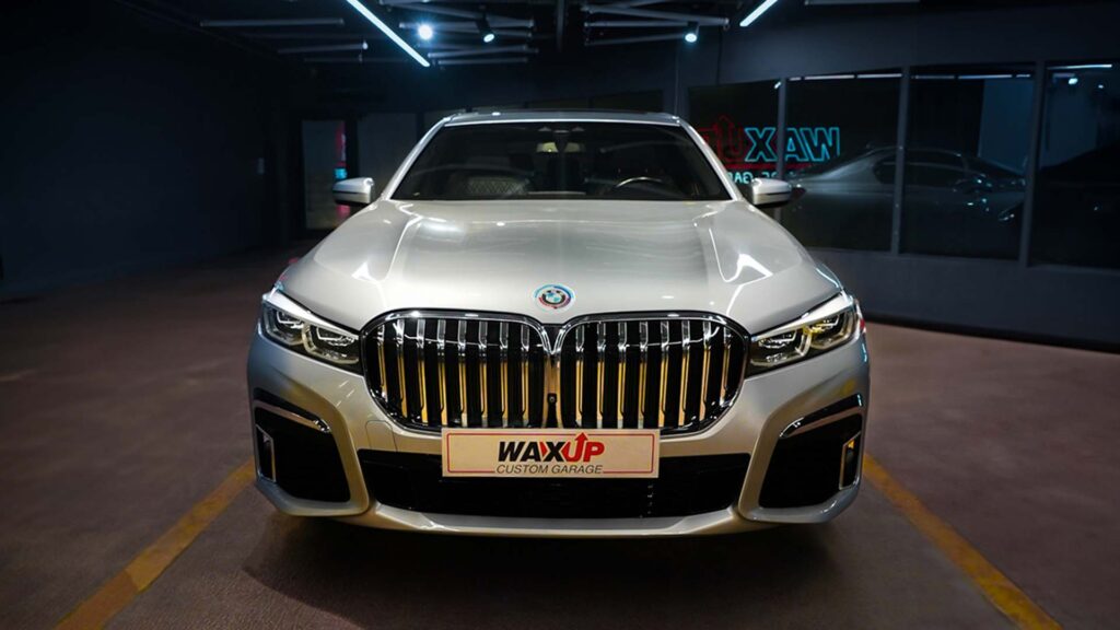 Waxup Garage'da bakımdan çıkan bir araç